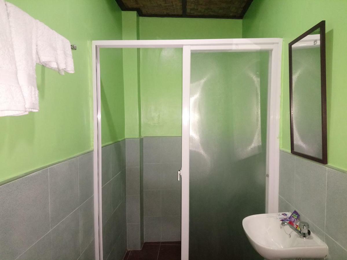 In-N-Out Hostel 锡基霍尔 外观 照片