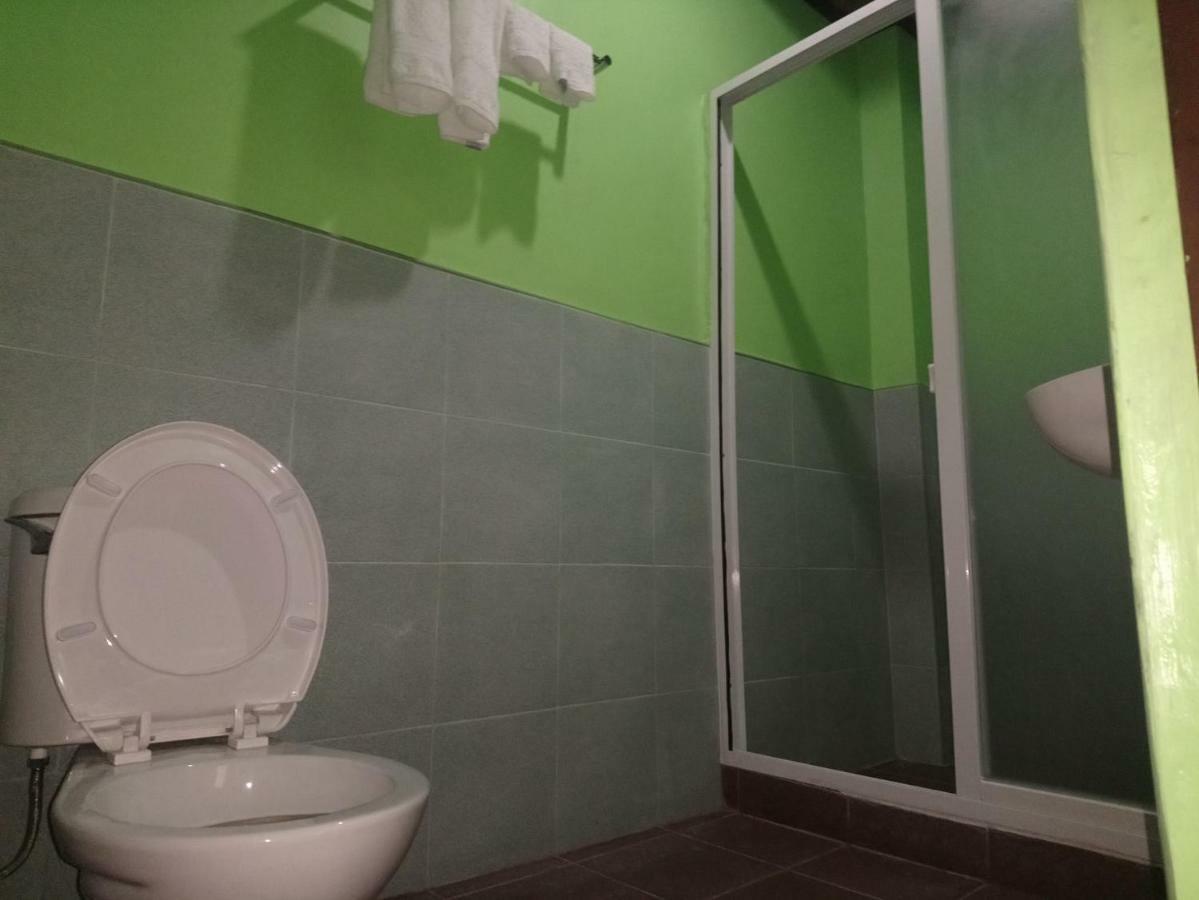In-N-Out Hostel 锡基霍尔 外观 照片