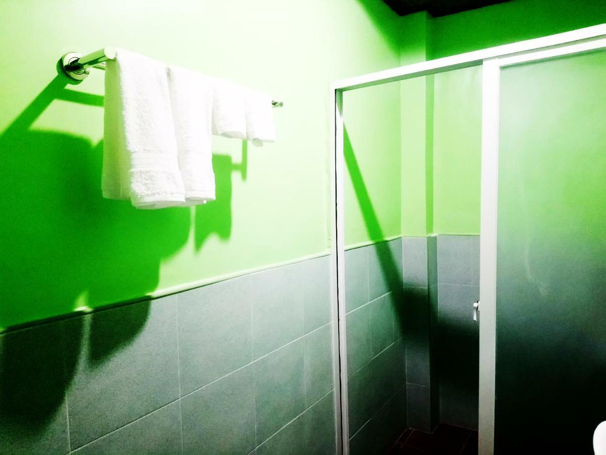 In-N-Out Hostel 锡基霍尔 外观 照片